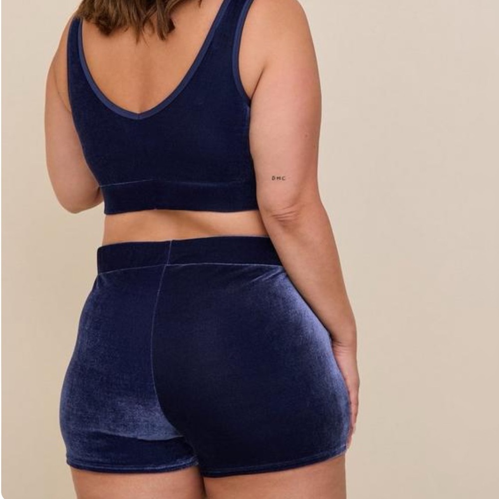 Torrid NWT Deep Blue Velour High-Waist Shorts Size 1